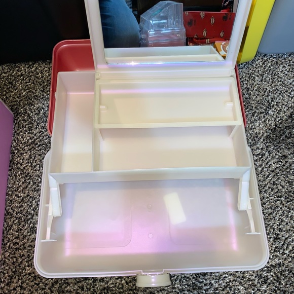 BRAND NEW BARBIE makeup case!! - Picture 5 of 5